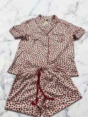 VICTORIA'S SECRET
Signature Satin Short Pajama Set